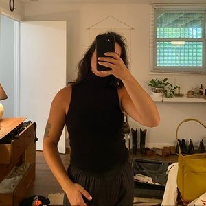 Knit sleeveless turtleneck